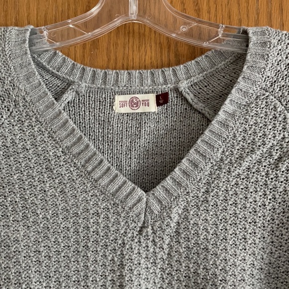 Adorable Gray Glitter Sparkly Sweater L Juniors - Picture 2 of 2